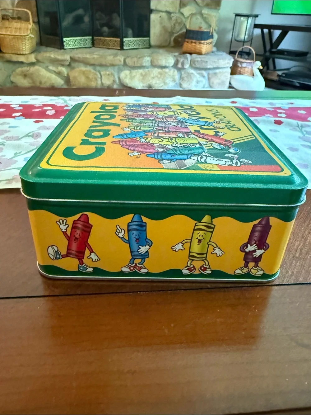 Crayola Classic Collectible Tin with Assorted Crayons